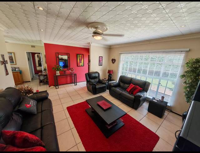 3 BEDROOM HOUSE FOR SALE IN VANDERBIJLPARK SE 6